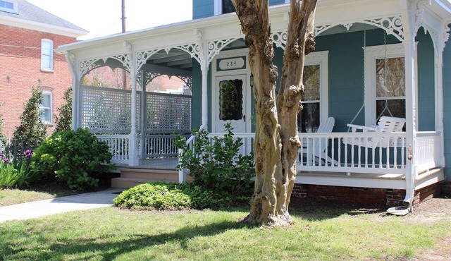 2 Blocks to Beach and Downtown, EV Charger and Off-Street Parking