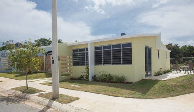 2 BR 2 Bath Walk to Beach and 3 Restaurants Bars by Blackeagle marina.