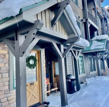 2 BR Basecamp Bliss at Kicking Horse Near Ski Hill