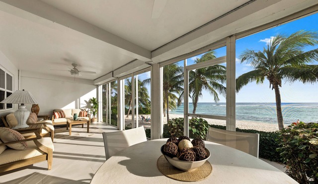 2 BR Beachfront Walkout - Huge screened Patio - Ocean Views - Great Snorkeling