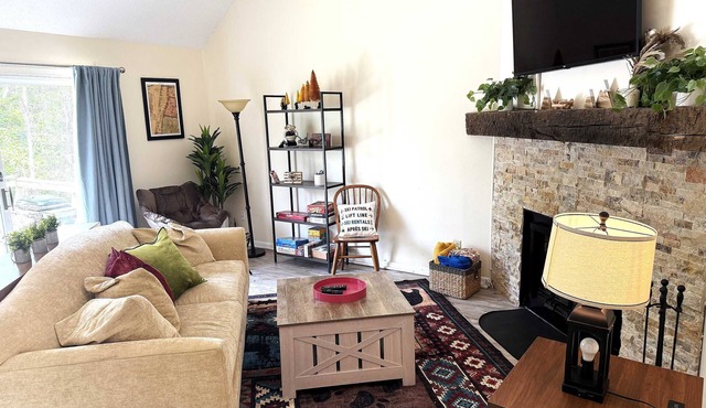 2 BR Jiminy Peak w Mountain View Sleeps 7 Gorgeous