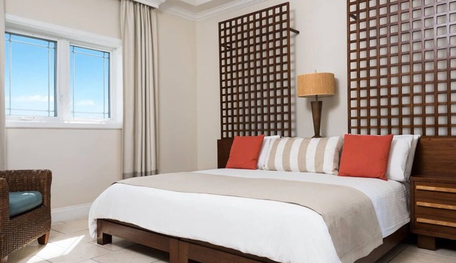 2 BR Oceanfront, All-Inclusive Suite at Alexandra Resort