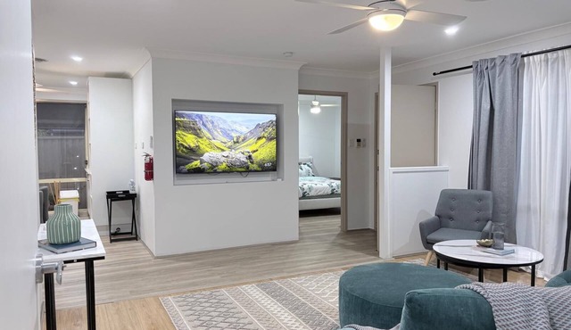 2 BR spacious Granny w garden near Stanhope Leisure Centre