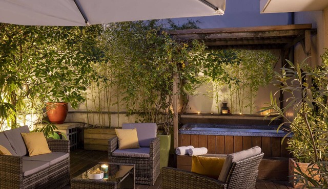 2 Br Terrace Apt in A Private House, 4 Guests, Room Service, Spa, Art