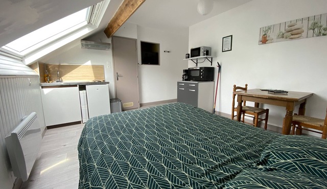 (2) Bright studio near the beach of Malo