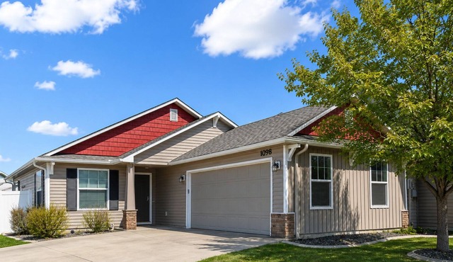 2 Charming Homes | Private Yards | Sleeps 16 (9890)
