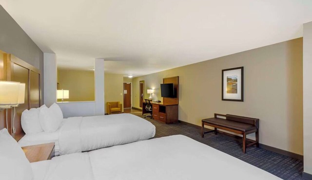 2 Classic Suites Close to Loveland Sports Park + Pool and Breakfast Included