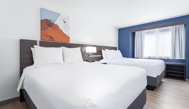 2 Clean & Modern Rooms w/Bfast Ideal for Group Getaways near Local Highlights