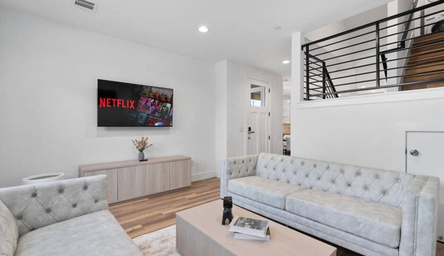 2 Combined Homes - Mins 2 ACL/Formula 1/Downtown