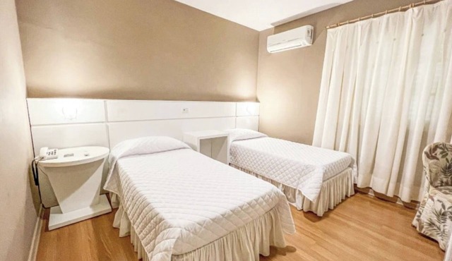 2 Comfortable Double Twin Room Set Amid Forest Canopy with Easy Access to Trail
