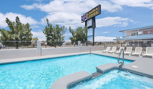 2 Comfortable Lodgings in Historic Pecos! Free Parking, Pool, Pets are Welcome!