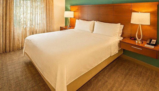 2 Comfortable Units w/Full Kitchen, Free Breakfast, Pets are Welcome!