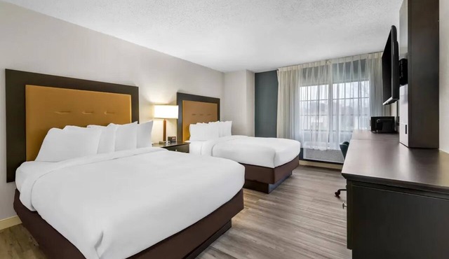 2 Convenient Rooms w/Extra Parking for Larger Vehicles or Boats