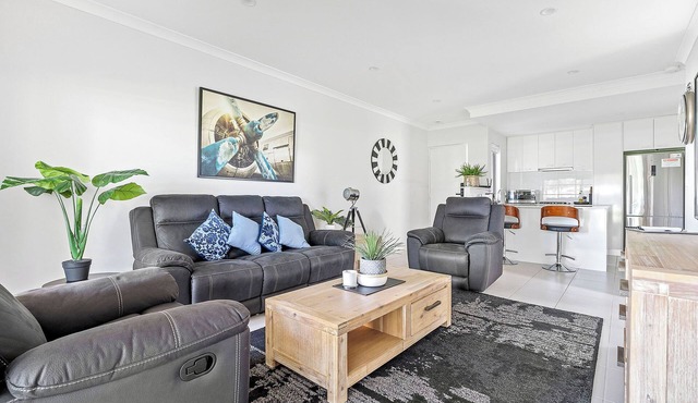 2 Conveniently Quiet Cloverdale 2BR 2BA Parking