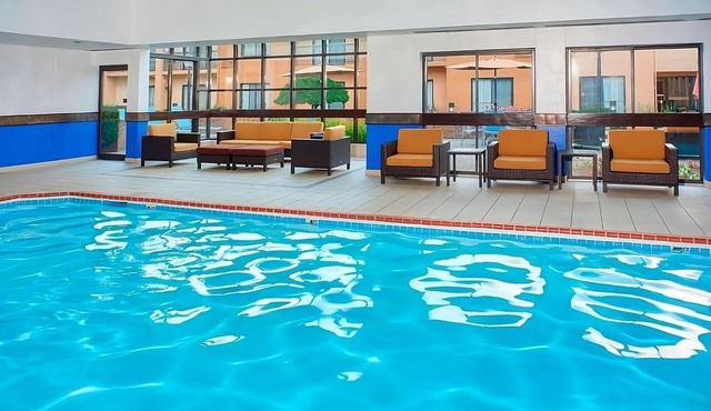 2 Deluxe King Units, Perfect for Families, Indoor Swimming Pool & Pet-friendly!