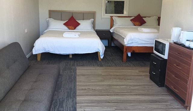 2 double and 1 sofa beds garden chalet, 7C Salisbury Road, Rotorua