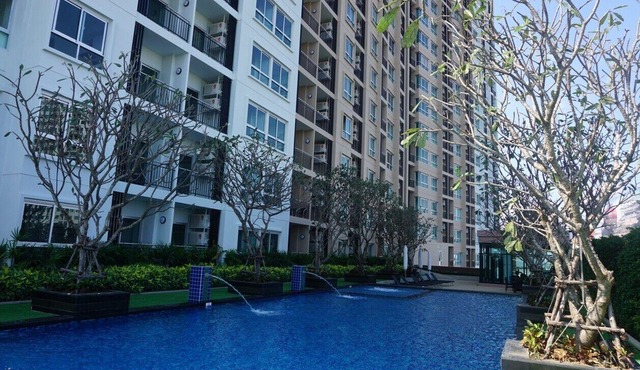 #2 Exclusive Studio Chiang Mai Pool Sauna View 2