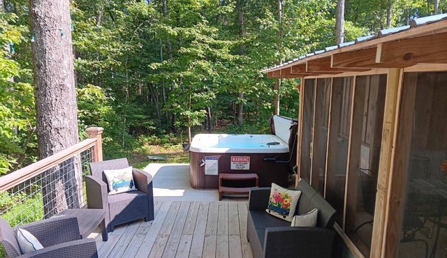 2 Family Cabins - Hot Tub - Fire Pits - Screened in Porches - 2 miles to Cloudland Canyon Park
