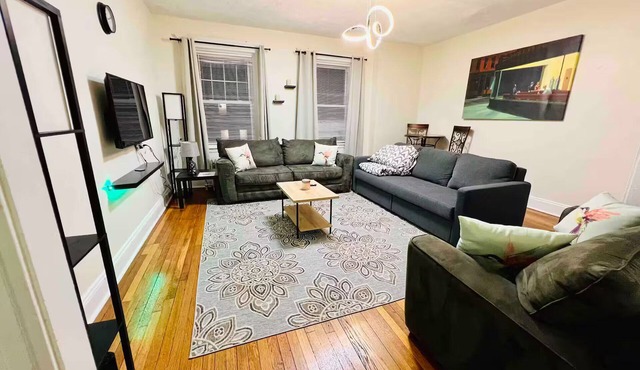 2 FREE parking spots- In unit washer/dryer