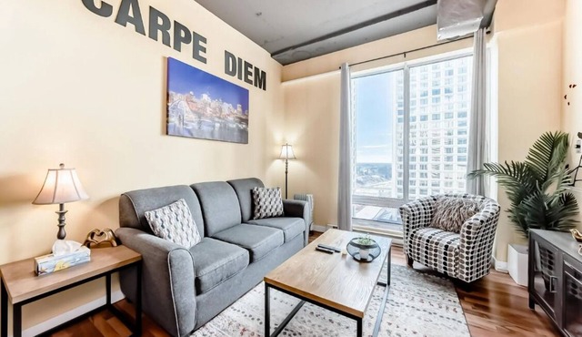 2 Full Beds, Memorable 1 Bedroom Condo, Downtown Central, Next to Rogers Place