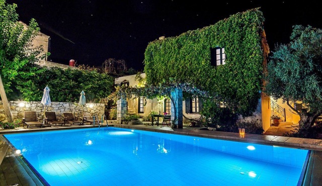 2 houses together - private pool