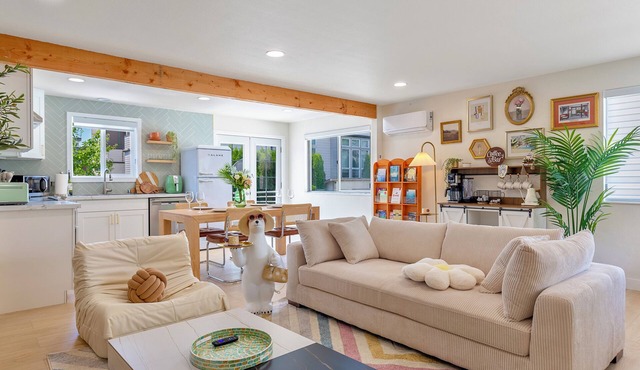 2 King Modern Suite w/AC and Fenced Yard