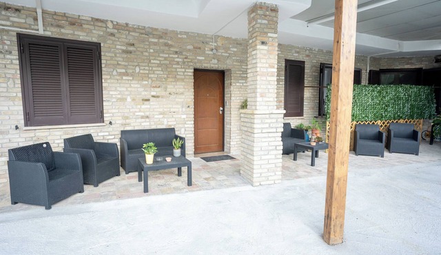 2 km from the sea among the green hills of Vastesi