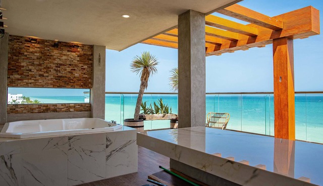2 Lux beachfront PH, roof & jacuzzi best amenities