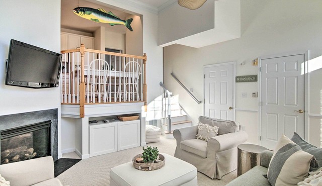 2 Mi to Bethany Beach: Condo w/Deck & Pool Access