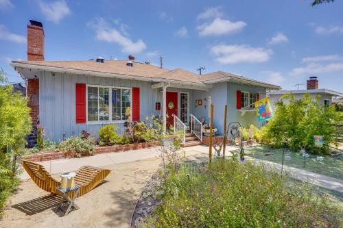 2 Mi to Cal State Long Beach: Bungalow w/Hot Tub!