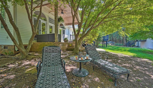 2 Mi to Clemson: Central Villa w/Deck, Near Lakes