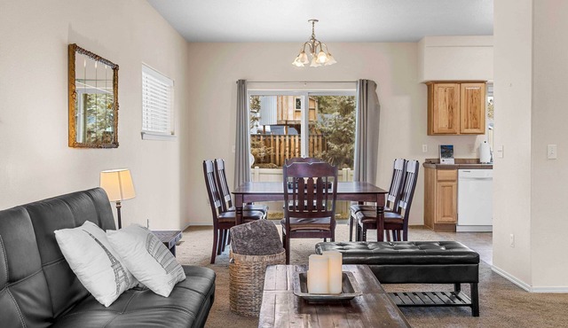 2 Mi to Downtown: Bend Getaway w/Patio!