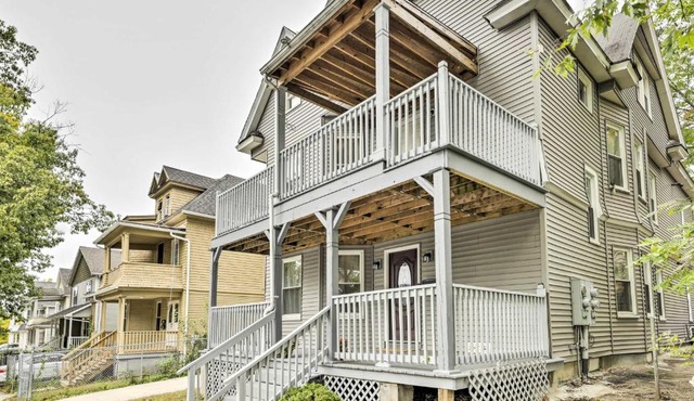 2 Mi to Downtown: Springfield Apt w/Balcony!