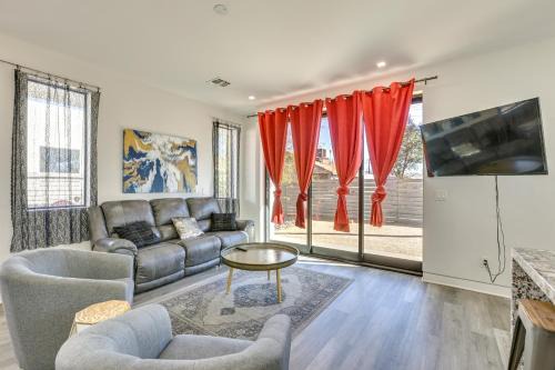 2 Mi to Dtwn Phoenix: Sleek Apt w/Fenced Yard!
