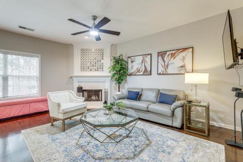 2 Mi to Suwanee Town Center: Spacious Townhome