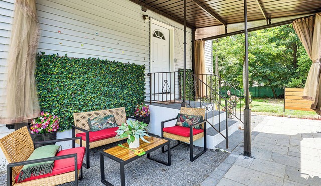 2 Mi to The Marketplace: Spring Valley Apartment