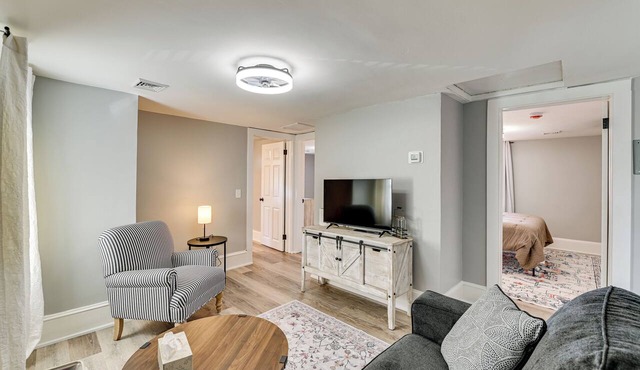 2 Mi to Uptown: Centrally Located Kingston Apt!