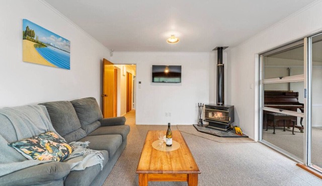 2 Mile Cosy Corner with Wi-Fi, 2 minute walk to lake edge and restaurant