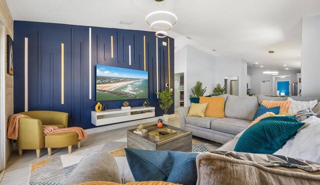 2 min walk to Beach, 2 King BR, Private Deck, Hot Tub, Grill & Fire Pit, Pets OK