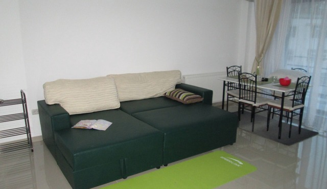 2 minutes from City Park Mall, very close for beach/sea