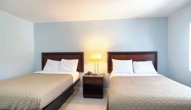 2 Modern Double-Bed Rooms Near Local Hiking Paths & Tazewell Shopping Options