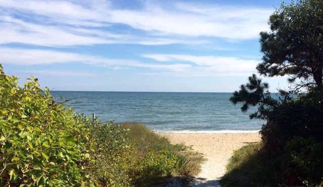 2 Modern Homes, 5-Star Reviews. Walk: Priv Beach, Shops, Dining, Mini-Golf, More