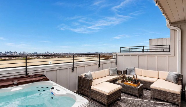 2 Nashville Homes Hot Tubs Sleeps Up to 24