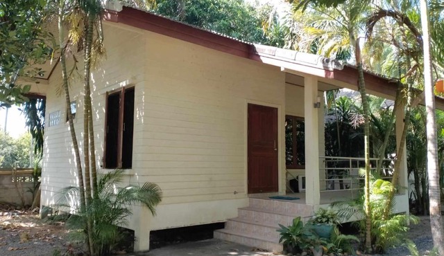 2 one bedroom houses 400 meters from the deach