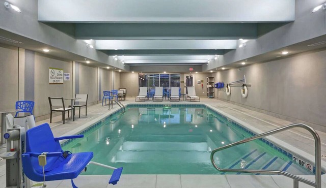 2 Pet-friendly Accommodations | FREE Breakfast! Minutes to John Ball Park Zoo