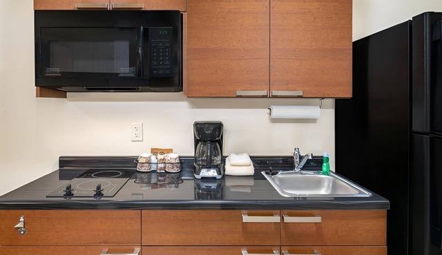 2 Pet-Friendly Studios Close to Mid-America Center – Walk to Henry Doorly Zoo