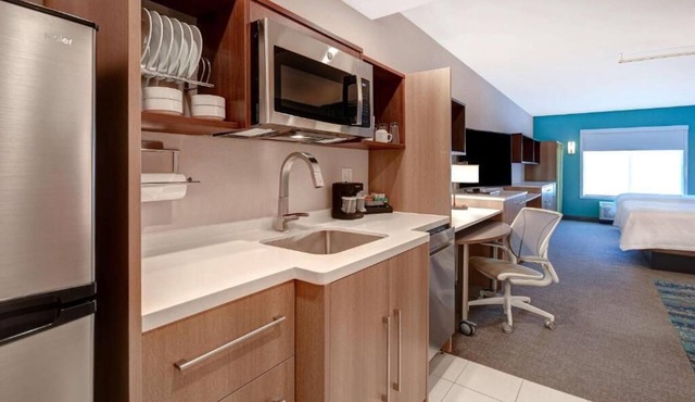 2 Pet-friendly Units. Pool. Breakfast! Short Drive to Tucson Botanical Gardens