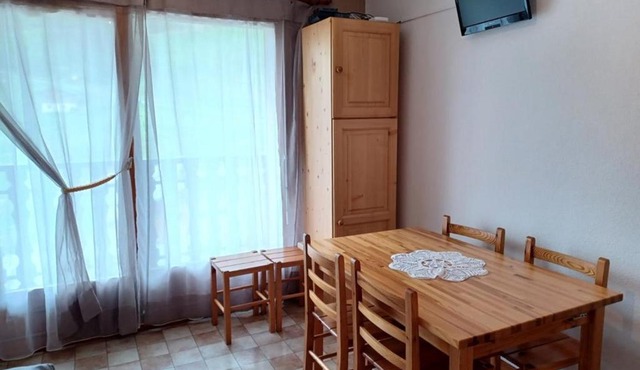 2 pièces + cabine avec balcon et kitchenette équipée - FR-1-573-56