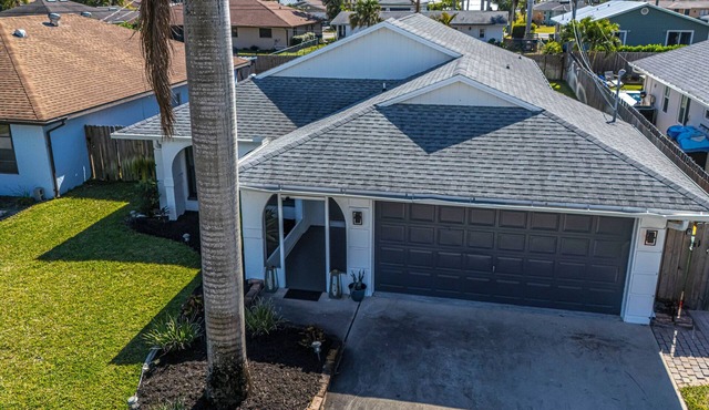 2 Pool homes located right next door to each other 7 total bedroom 4 total baths
