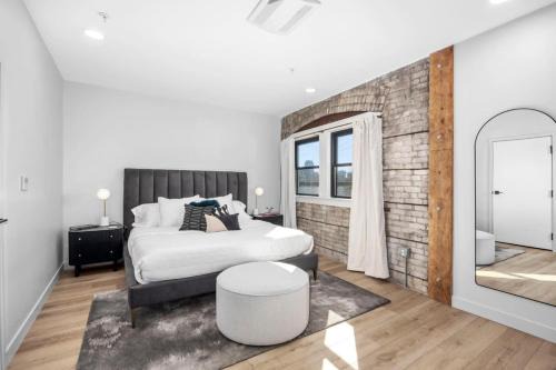 2 Private King Suites - Downtown GR Getaway
